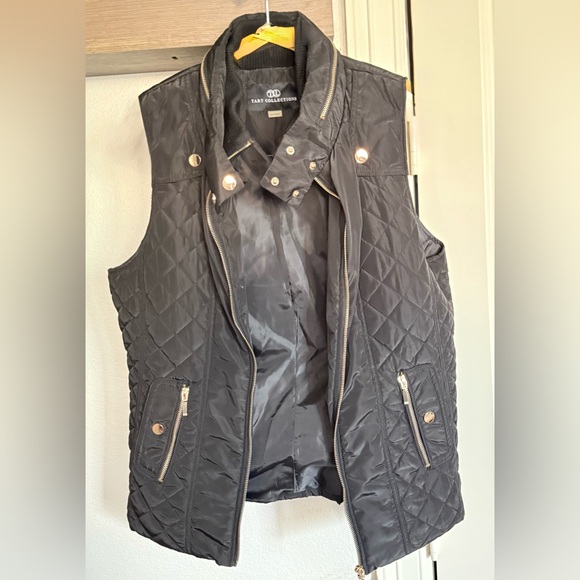 Tart Collections Black Quilted Women's Vest - Picture 3 of 3
